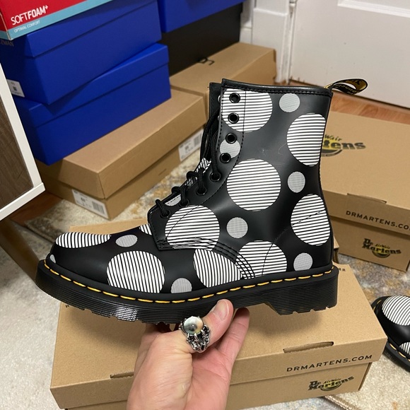 NIB Women’s Size 7 Dr. Martens 1460 Polka Dot Smooth Leather 8-Eye Lace Up Boots - Picture 7 of 15